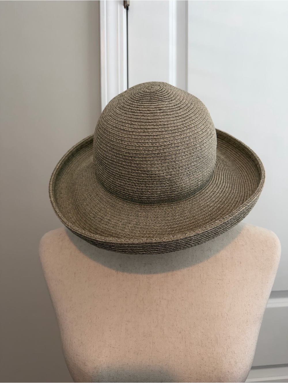 ERIC JAVITS Sun Hat Squishee Straw Packable Travel Wide Brim UPF 50+ Khaki Green - Picture 1 of 9